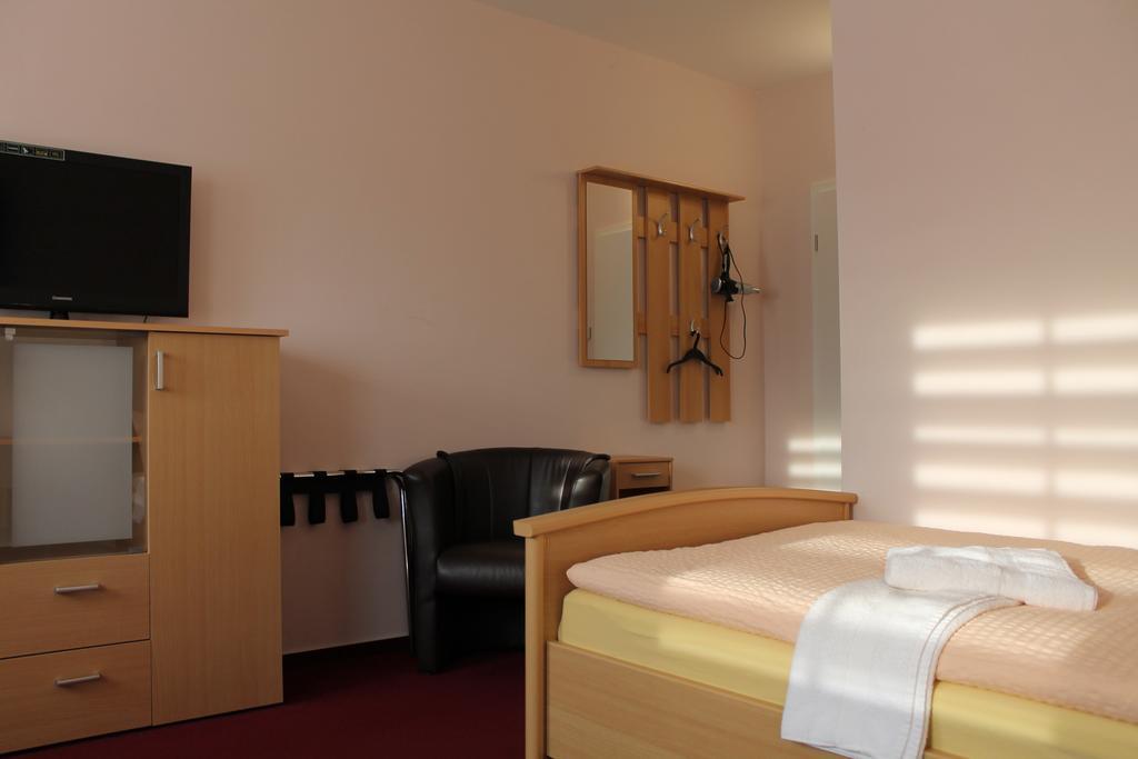 Hotel Pension Schwerin-Haus Schreiber Schwerin  Room photo
