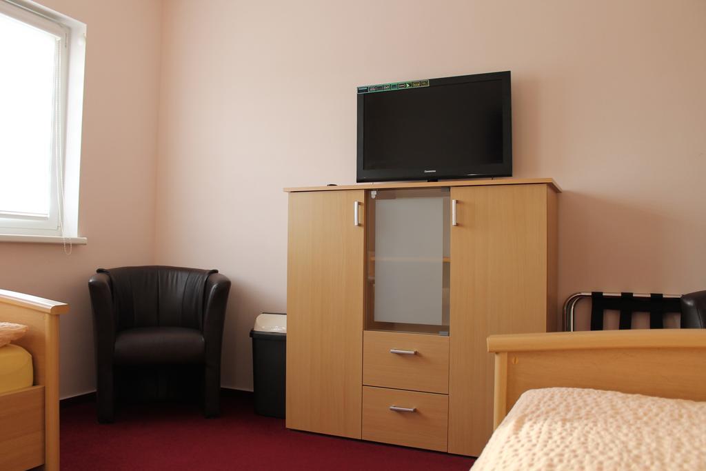 Hotel Pension Schwerin-Haus Schreiber Schwerin  Room photo