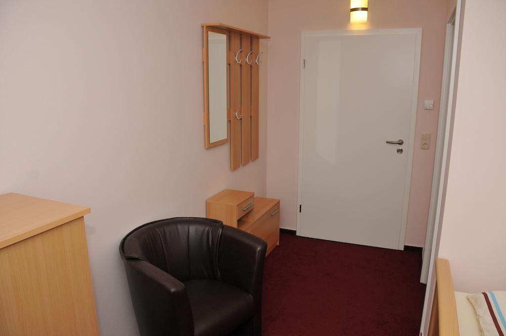 Hotel Pension Schwerin-Haus Schreiber Schwerin  Room photo